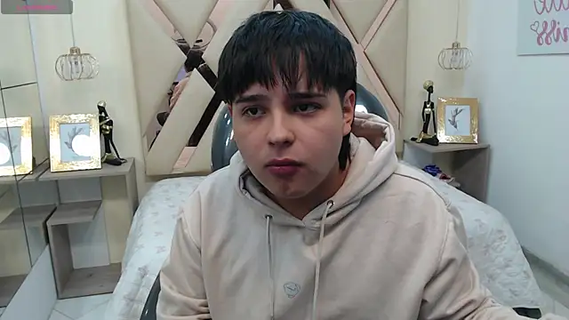 Snapshot of AndrewPherson chatting on December 2024 01:14:01 PM AndrewPherson online show from December 2024 01:14:01 PM