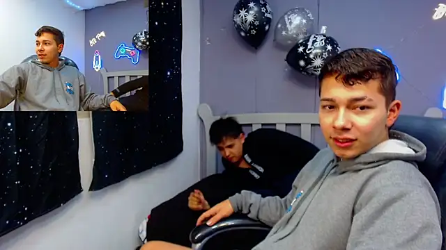 Snapshot of AndrewPherson chatting on January 2025 03:44:02 AM AndrewPherson online show from January 2025 03:44:02 AM