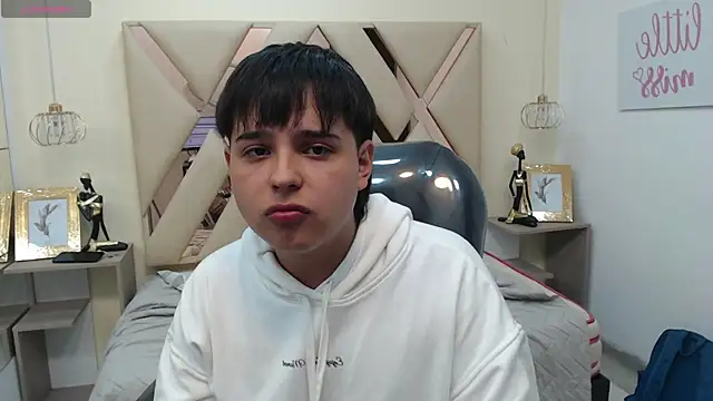 Snapshot of AndrewPherson chatting on January 2025 02:11:01 PM AndrewPherson online show from January 2025 02:11:01 PM