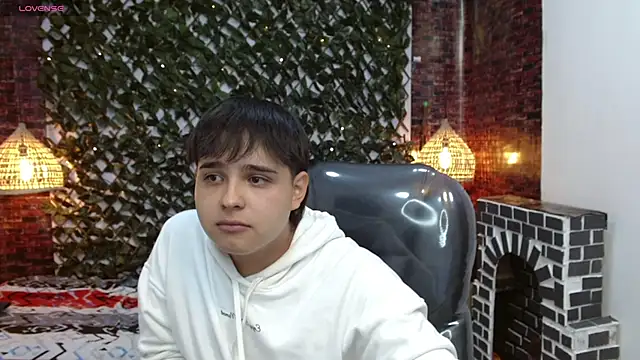 Snapshot of AndrewPherson chatting on January 2025 11:17:01 PM AndrewPherson online show from January 2025 11:17:01 PM