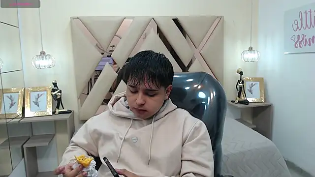 Snapshot of AndrewPherson chatting on January 2025 12:24:02 PM AndrewPherson online show from January 2025 12:24:02 PM