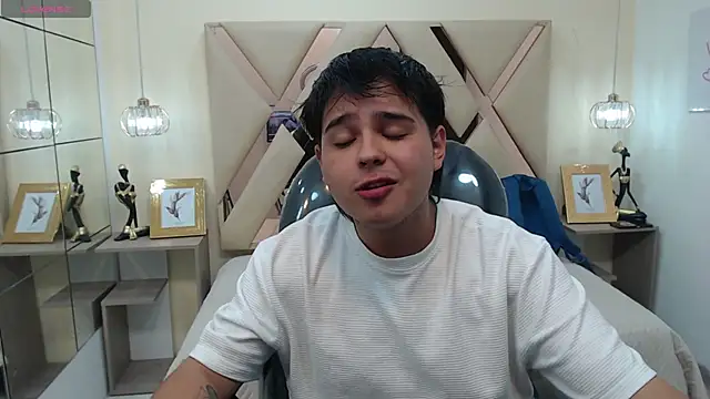 Snapshot of AndrewPherson chatting on January 2025 12:58:01 PM AndrewPherson online show from January 2025 12:58:01 PM