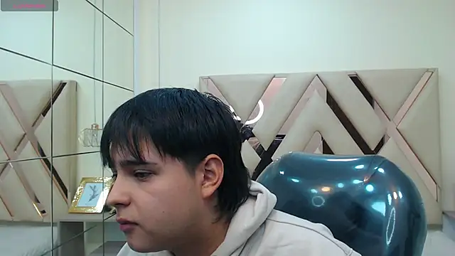 Snapshot of AndrewPherson chatting on January 2025 01:27:01 PM AndrewPherson online show from January 2025 01:27:01 PM