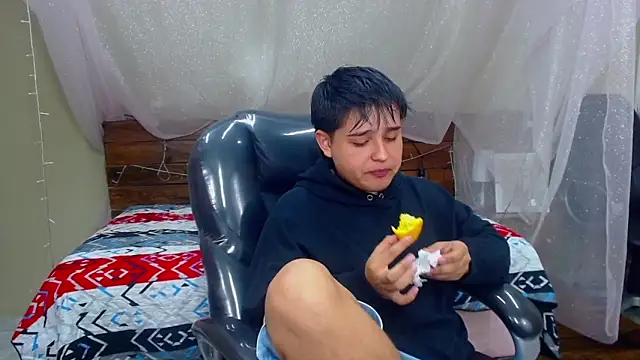 Snapshot of AndrewPherson chatting on February 2025 12:28:01 PM AndrewPherson online show from February 2025 12:28:01 PM