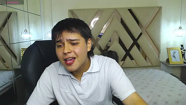 Snapshot of AndrewPherson chatting on February 2025 12:33:01 PM AndrewPherson online show from February 2025 12:33:01 PM