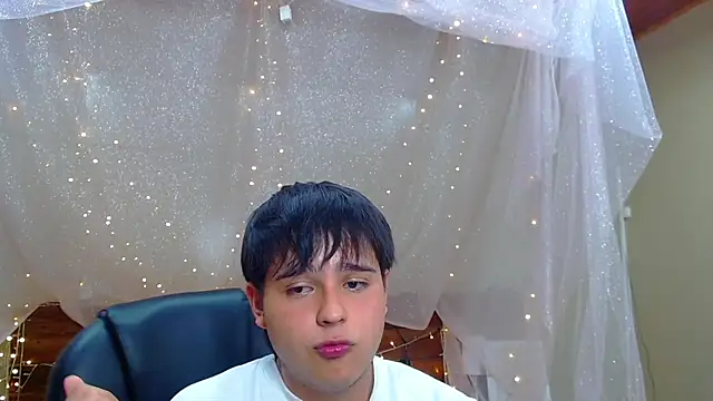 Snapshot of AndrewPherson chatting on February 2025 03:08:02 PM AndrewPherson online show from February 2025 03:08:02 PM