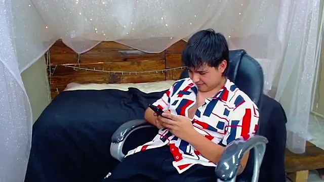 Snapshot of AndrewPherson chatting on March 2025 06:33:02 PM AndrewPherson online show from March 2025 06:33:02 PM