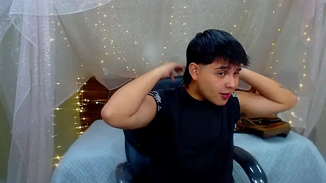 Snapshot of AndrewPherson chatting on March 2025 12:30:02 PM AndrewPherson online show from March 2025 12:30:02 PM