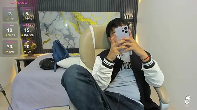 Snapshot of AndrewPherson chatting on September 2025 01:02:01 PM AndrewPherson online show from September 2025 01:02:01 PM