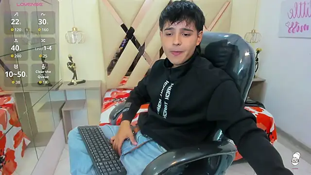 Snapshot of AndrewPherson chatting on September 2025 12:39:01 PM AndrewPherson online show from September 2025 12:39:01 PM