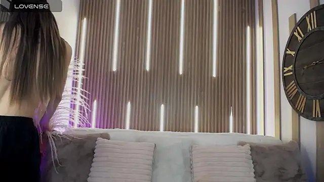 Aniie Doll online show from December 2025 08:14:01 PM