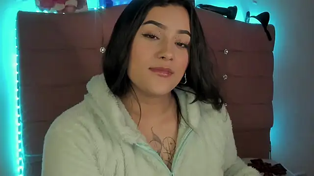 Snapshot of male_couper chatting on December 2024 03:27:02 AM male couper online show from December 2024 03:27:02 AM