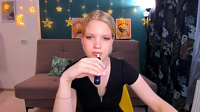 Xloe Queen online show from March 2025 01:27:02 PM