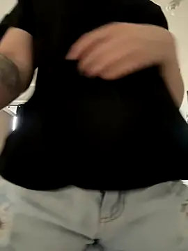 Morguisssz online show from November 2025 01:57:02 PM