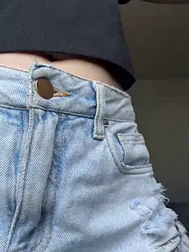 Morguisssz online show from November 2025 04:05:01 PM