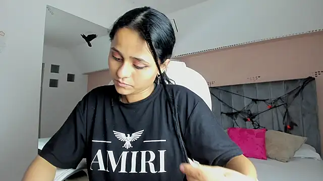 Giselle Roldan online show from October 2025 03:50:01 AM