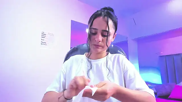 Giselle Roldan online show from January 2026 04:17:02 AM