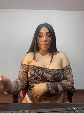 Snapshot of Alice_taylor1_ chatting on January 2025 04:03:01 AM Alice taylor1 online show from January 2025 04:03:01 AM