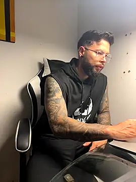 connor santtos online show from November 2025 01:11:01 PM