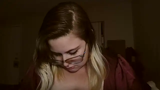 Snapshot of HoneyBear19 chatting on December 2024 03:40:01 AM HoneyBear19 online show from December 2024 03:40:01 AM