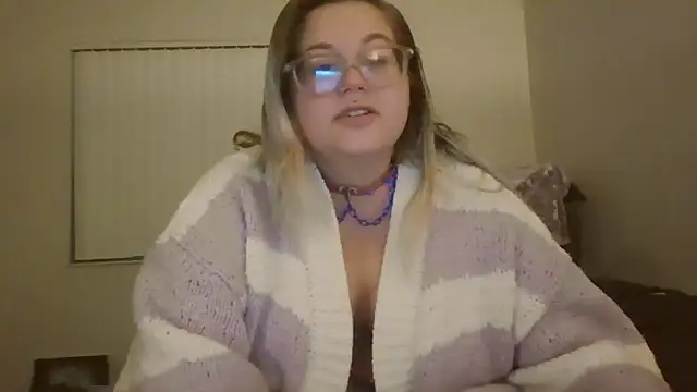 Snapshot of HoneyBear19 chatting on February 2025 07:55:02 AM HoneyBear19 online show from February 2025 07:55:02 AM