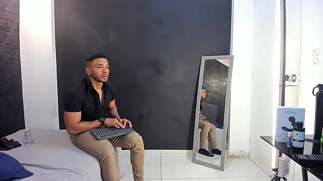 Snapshot of bruno_miller_ chatting on January 2025 11:51:01 PM bruno miller online show from January 2025 11:51:01 PM