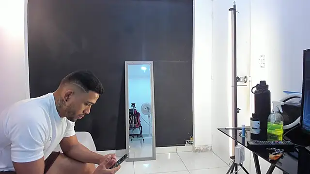 Snapshot of bruno_miller_ chatting on January 2025 02:51:02 AM bruno miller online show from January 2025 02:51:02 AM