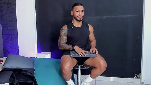 Snapshot of bruno_miller_ chatting on September 2025 11:17:01 PM bruno miller online show from September 2025 11:17:01 PM