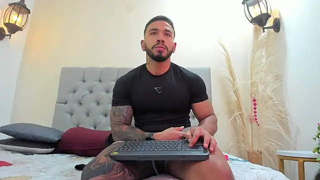Snapshot of bruno_miller_ chatting on May 2026 09:01:02 PM bruno miller online show from May 2026 09:01:02 PM