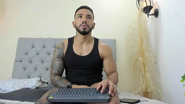 Snapshot of bruno_miller_ chatting on May 2026 09:05:02 PM bruno miller online show from May 2026 09:05:02 PM