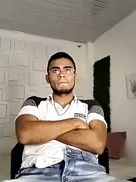 Snapshot of alessandro_2005 chatting on December 2024 02:24:01 AM alessandro 2005 online show from December 2024 02:24:01 AM