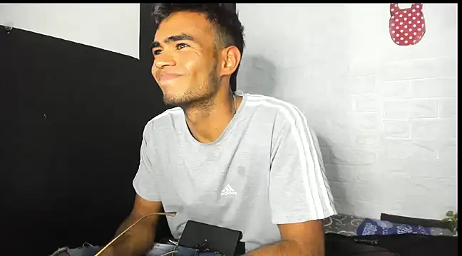 Snapshot of alessandro_2005 chatting on February 2025 09:15:01 PM alessandro 2005 online show from February 2025 09:15:01 PM