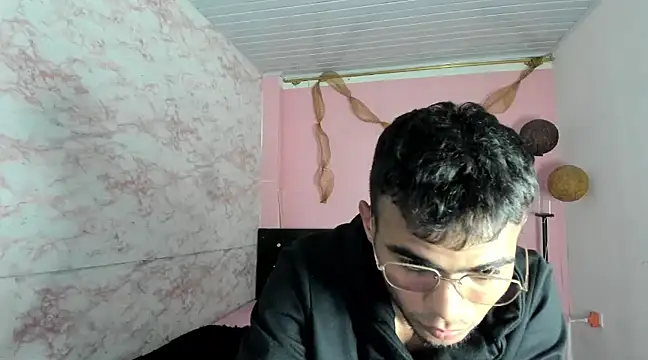 Snapshot of alessandro_2005 chatting on February 2025 11:26:02 PM alessandro 2005 online show from February 2025 11:26:02 PM