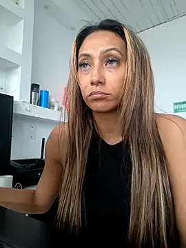 salome drasin online show from November 2025 03:00:02 PM