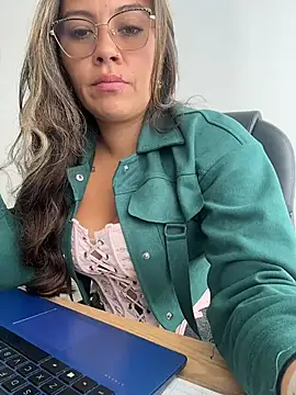 Snapshot of LIZ-06_ chatting on May 2026 01:30:02 PM LIZ-06 online show from May 2026 01:30:02 PM