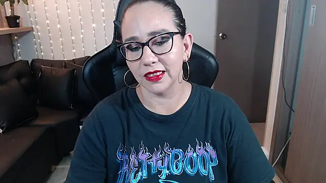 Snapshot of ashleylove_prg chatting on December 2024 11:41:02 PM ashleylove prg online show from December 2024 11:41:02 PM