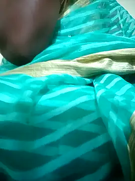 Snapshot of Cute-chinny chatting on January 2025 02:03:02 PM Cute-chinny online show from January 2025 02:03:02 PM