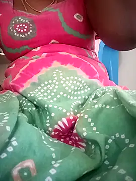 Snapshot of Cute-chinny chatting on January 2025 08:14:02 AM Cute-chinny online show from January 2025 08:14:02 AM