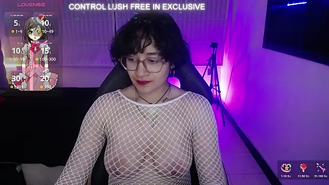 Lili Gomez  online show from November 2025 01:47:02 PM