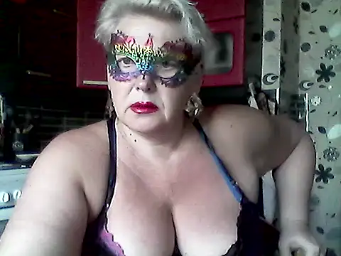 Snapshot of Lisa_Suzie chatting on May 2026 07:04:02 AM Lisa Suzie online show from May 2026 07:04:02 AM