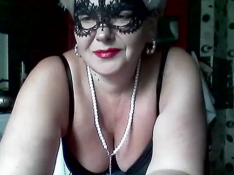 Snapshot of Lisa_Suzie chatting on June 2026 08:27:01 AM Lisa Suzie online show from June 2026 08:27:01 AM