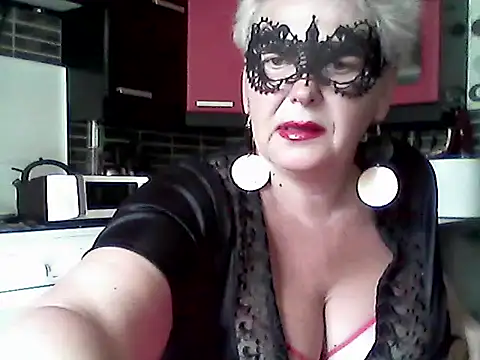 Snapshot of Lisa_Suzie chatting on June 2026 12:22:01 PM Lisa Suzie online show from June 2026 12:22:01 PM