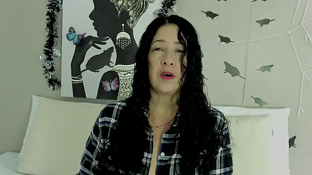 Adelesmithh online show from October 2025 11:40:01 AM