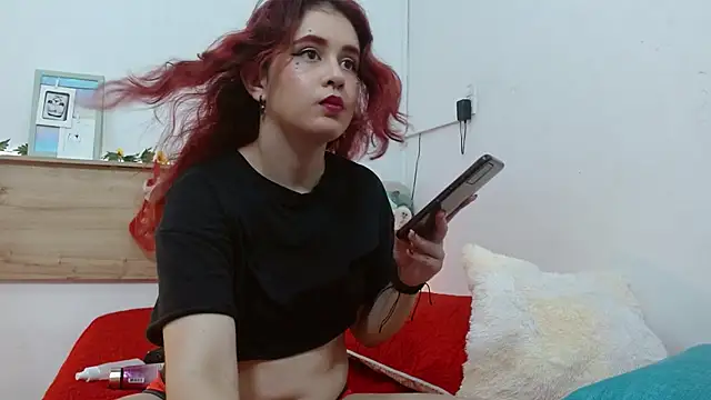 Snapshot of Emyli_rousse_ chatting on December 2024 01:11:02 PM Emyli rousse online show from December 2024 01:11:02 PM