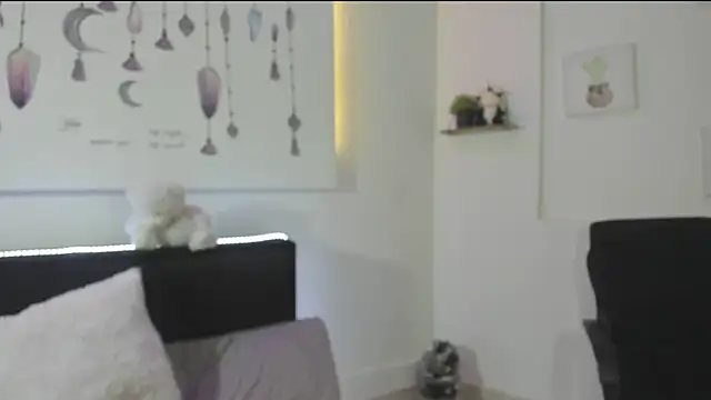 Snapshot of Emyli_rousse_ chatting on December 2024 04:49:02 PM Emyli rousse online show from December 2024 04:49:02 PM