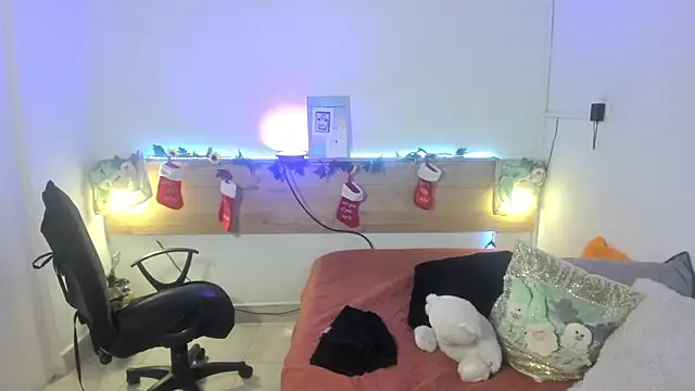 Snapshot of Emyli_rousse_ chatting on December 2024 01:42:02 PM Emyli rousse online show from December 2024 01:42:02 PM