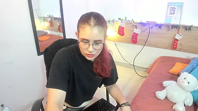 Snapshot of Emyli_rousse_ chatting on December 2024 01:28:02 PM Emyli rousse online show from December 2024 01:28:02 PM
