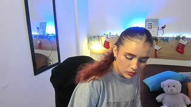 Snapshot of Emyli_rousse_ chatting on December 2024 02:33:01 PM Emyli rousse online show from December 2024 02:33:01 PM