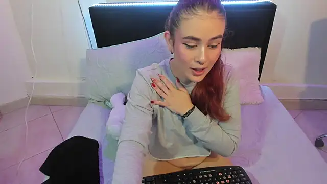 Snapshot of Emyli_rousse_ chatting on January 2025 01:22:01 PM Emyli rousse online show from January 2025 01:22:01 PM