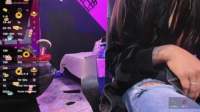 dakota-bright01 online show from January 2025 12:52:01 PM